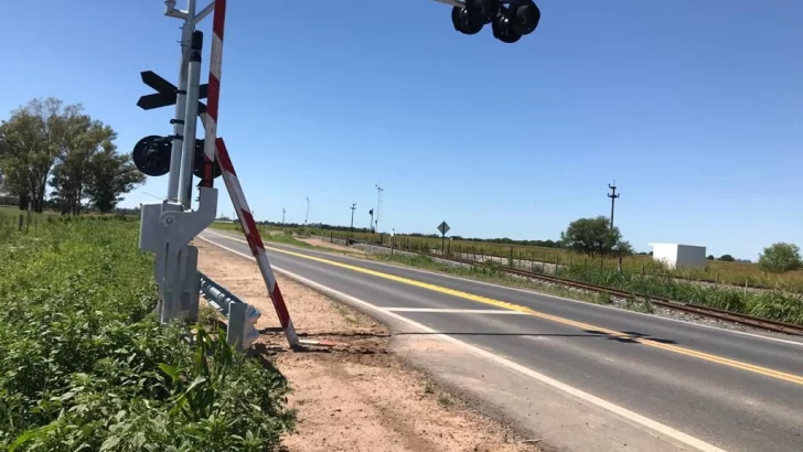 Oliveros exige un puente sobre las vías de la 11 y gestiona un acceso a autopista