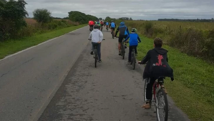Vecinos de Timbúes, Aldao y Puerto pedalearon para pedir seguridad en Colectora