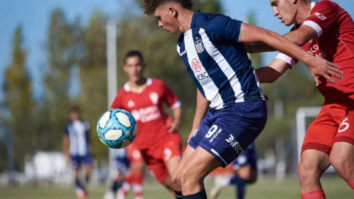 Juan Cruz Giaccone jugó su primer partido como titular en la reserva de Talleres