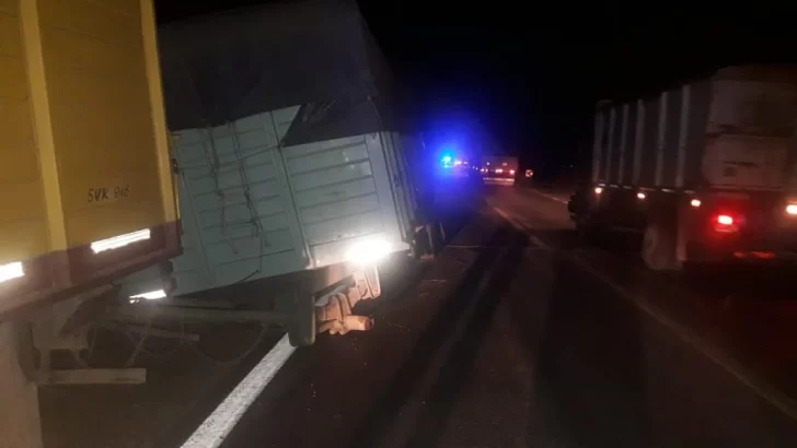 Se rompió un camión y quedó varado entre Serodino y Andino