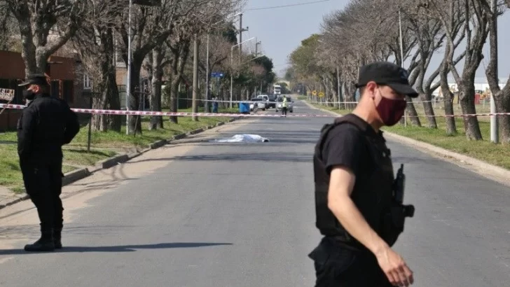 Brutal femicidio: Un hombre de Maciel apuñaló a una mujer en Baigorria