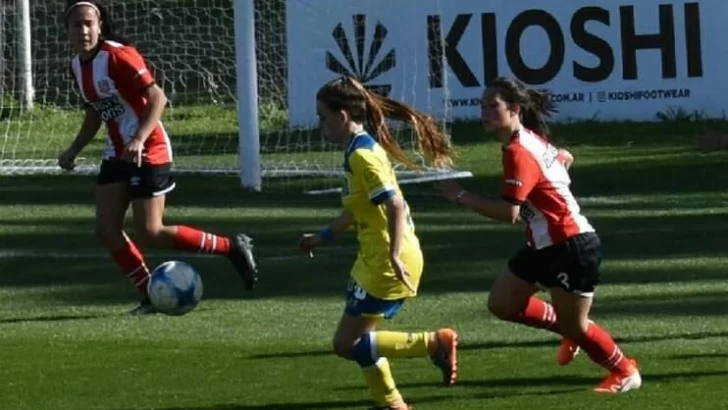 Cande Larrondo selló la goleada de Rosario Central a Estudiantes