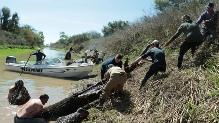 Organizaron una jornada de limpieza en el arroyo El Ternero de Puerto Gaboto
