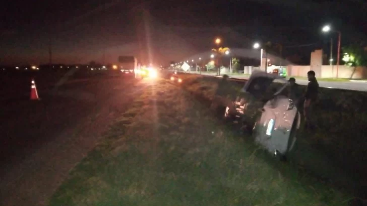 Un choque entre dos autos en Timbúes dejó a tres jóvenes heridos