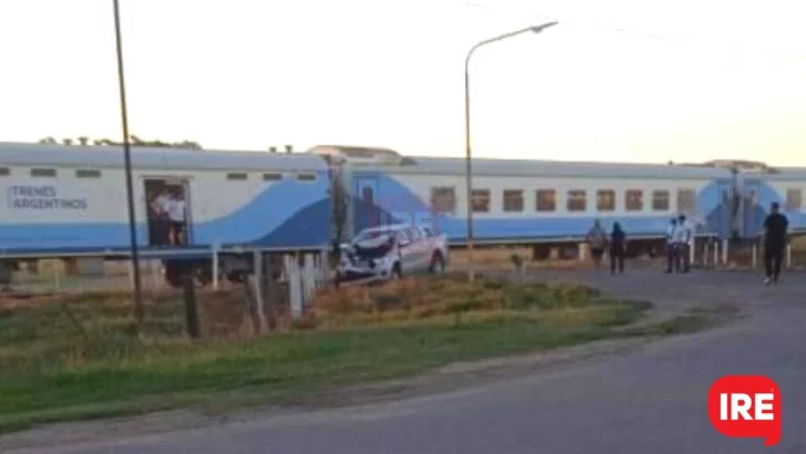 Una camioneta chocó al tren de pasajeros a la altura de Díaz: Un herido