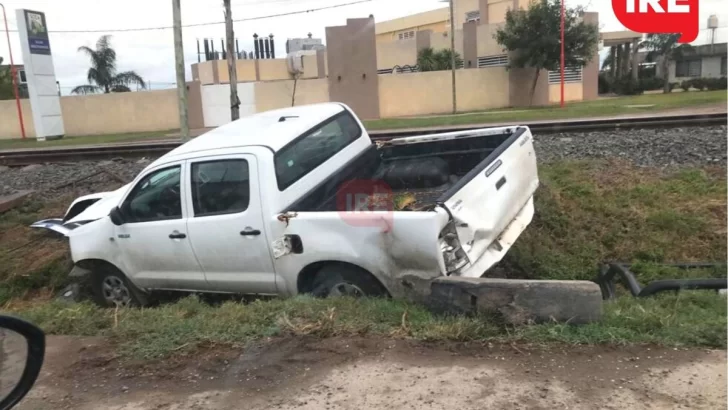 Timbúes: Una camioneta despistó y terminó en una cuneta a la vera de Ruta 11