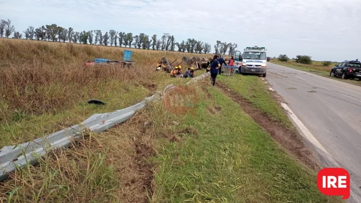 Un camión que circulaba por Serodino despistó y volcó sobre la 91: Dos heridos leves