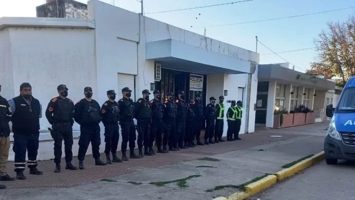 La policía comunitaria hizo operativos de control en Gaboto, Puerto Aragón y La Boca