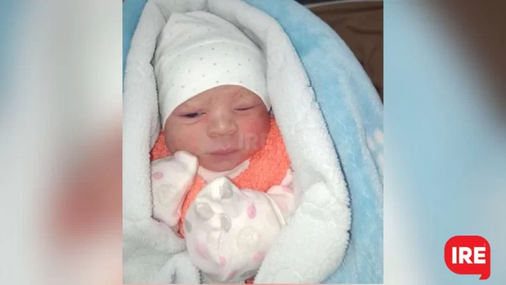 Con ayuda de vecinos una mamá dio a luz a su beba en su casa