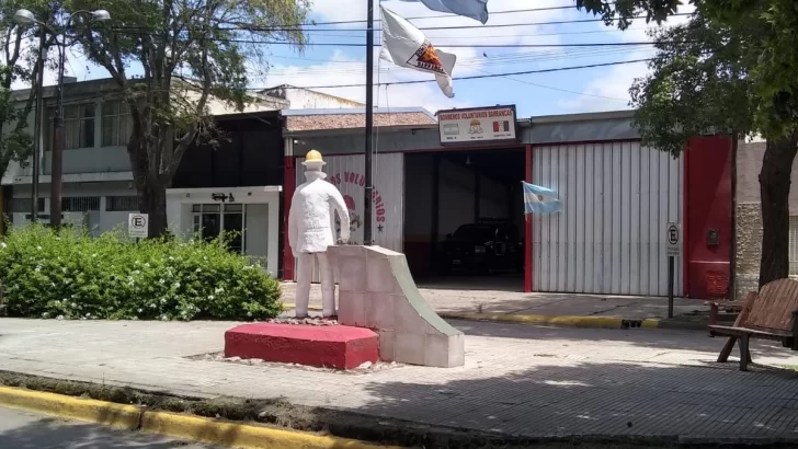 Bomberos de Barrancas celebran su aniversario con una cena show