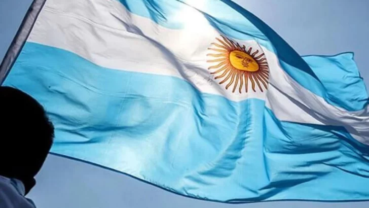 Se viene el Día de la Bandera Nacional y alumnos de la región prometen su lealtad