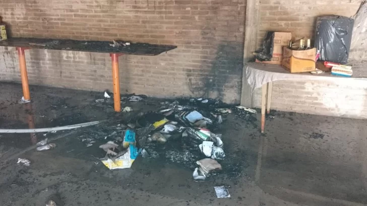 Bomberos de Serodino sofocaron incendios en un campo y en un galpón