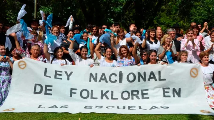 A partir del 2024 enseñarán folklore en todas las escuelas públicas del país