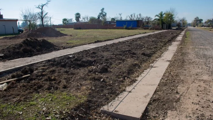 Timbúes puso en marcha el plan de veredas y cordón cuneta en barrio Maldonado