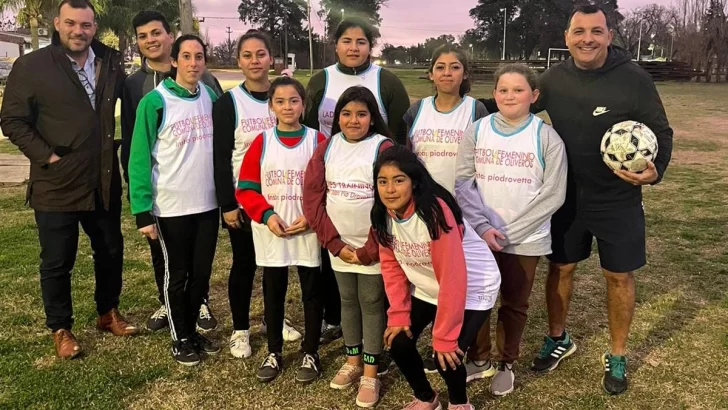 Drovetta entregó pecheras al nuevo equipo de fútbol femenino de Oliveros