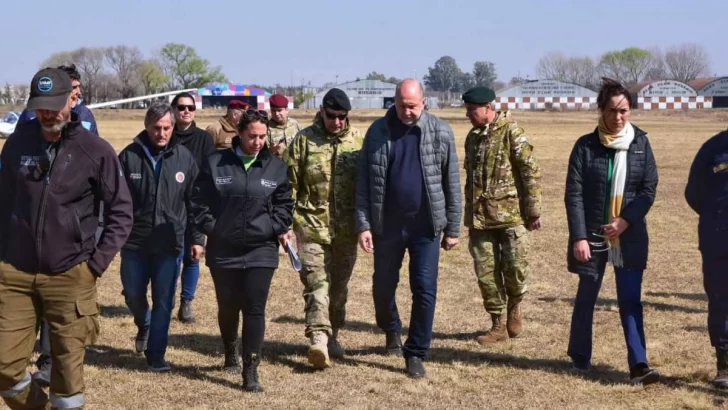 Perotti visitó la base operativa de los brigadistas que combaten incendios en el Delta