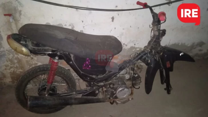 Hallaron una moto sin una rueda y en estado de abandono en Oliveros