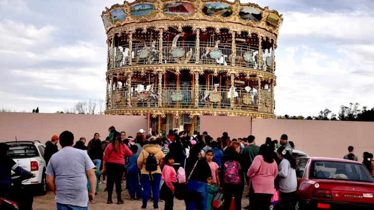 Puerto celebró a las infancias con la inauguración de un carrusel de tres pisos