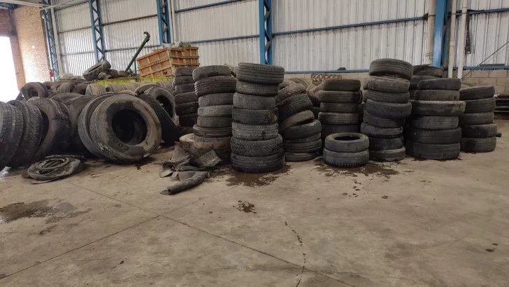 Iriondo Recicla: Entregaron un nuevo camión de neumáticos para reciclar