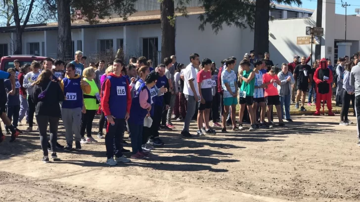 Un éxito: Más de 30 deportistas corrieron las barreras en la 7ma maratón de Diaz