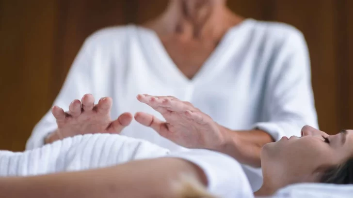 Invitan a una jornada gratuita de reiki en la Casa de la Cultura