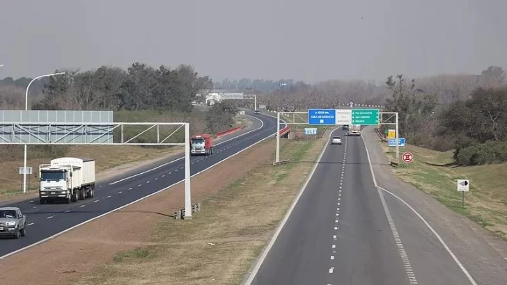 Se le rompió el auto en autopista y murió cuando lo trasladaban en la grúa de auxilio