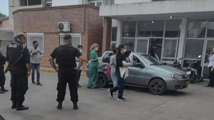 Bienvenida anticipada: Una bebé nació en un taxi camino al hospital de San Lorenzo