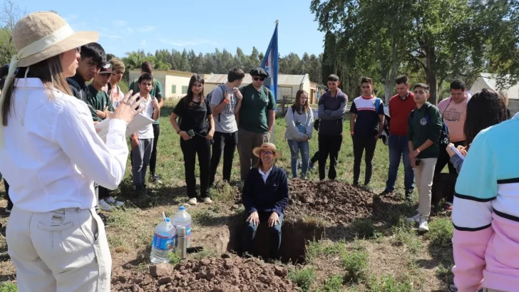 Alumnos de la región visitaron el INTA para la jornada Conociendo Nuestro Suelo