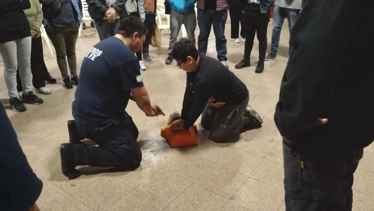 Maciel: Bomberos brindaron una capacitación gratuita para alumnos del CECLA