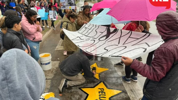 Arocena marchó bajo la lluvia pidiendo justicia por Maxi y Pelu