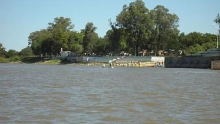 Operativo de rescate en La Boca: Un hombre pidió auxilio desde el río pero terminó caminando en Gaboto
