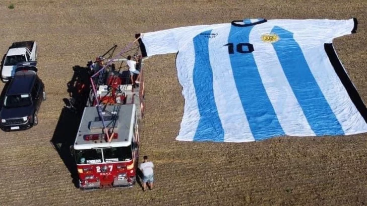 Locura mundialista: La camiseta mas grande del mundo es Argentina y se creó en Serodino