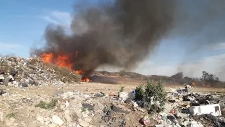 Cañada de Gómez denunció incendios intencionales en un vertedero de residuos inertes