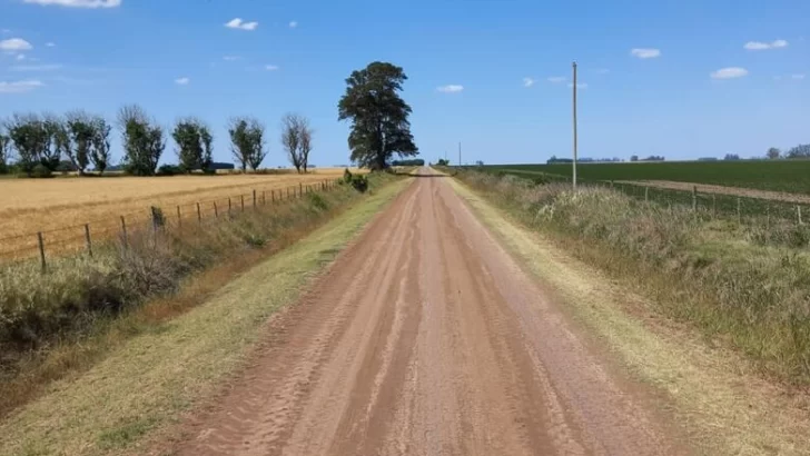 Una vecina salió a caminar y se encontró con un hombre masturbándose en un camino rural