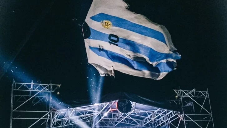 La camiseta mas grande del mundo comenzó su gira por Santa Fe