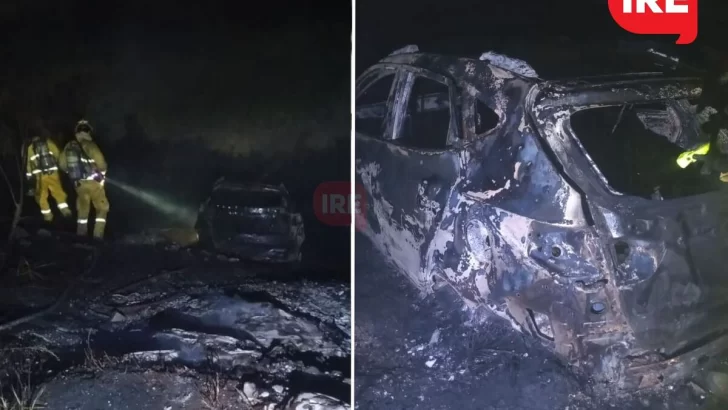 Hallaron un auto completamente incendiado en una colectora de autopista