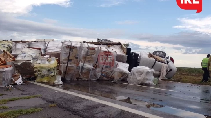 Accidente múltiple en autopista a la altura de monje: Un camionero atrapado