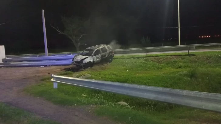 Viajaba por autopista y su auto comenzó a incendiarse a la altura de San Lorenzo