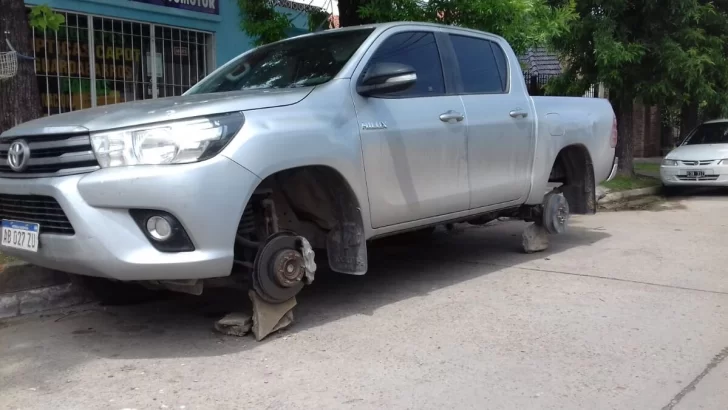 Raid delictivo: Robaron cubiertas de camionetas estacionadas en Andino y Carrizales