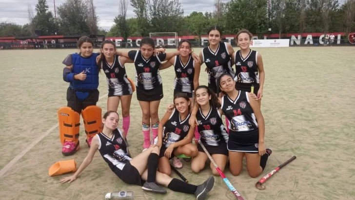 Se afianza el hockey en Timbuense y convocan a jugadoras para que se sumen