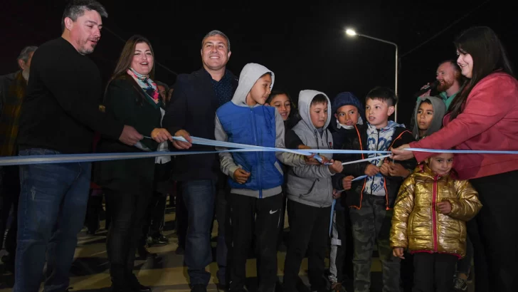 Fiorenza inauguró la nueva calle España con pavimento, desagües y led