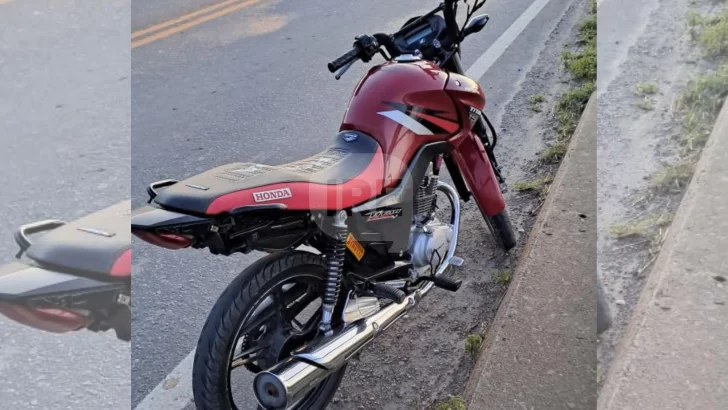 Fue a recibir el año de su novia, guardó la moto en el patio y se la robaron