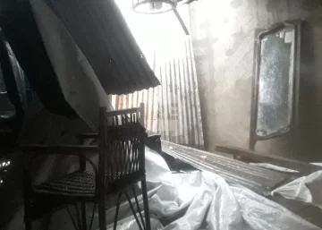 El temporal le llevó el techo a una familia de Diaz y piden ayuda para rearmar su casa