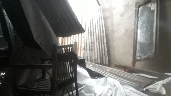 El temporal le llevó el techo a una familia de Diaz y piden ayuda para rearmar su casa