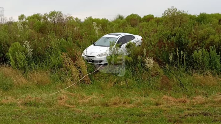 Una familia perdió el control de su auto y despistó en autopista a la altura de Maciel