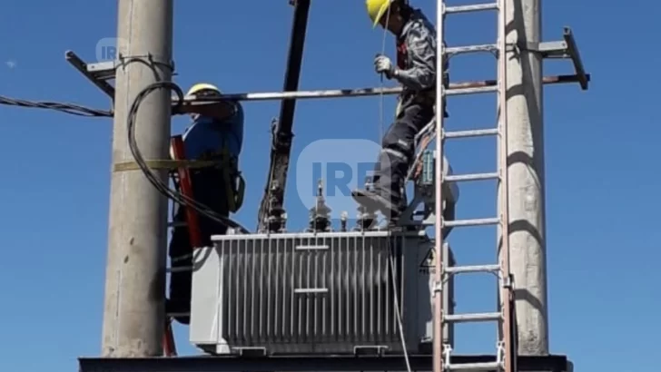 En medio de la intensa ola de calor explotó un transformador en zona oeste y hubo largas horas sin servicio