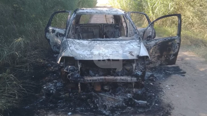 Un auto robado el lunes fue encontrado totalmente quemado en la zona rural de Serodino