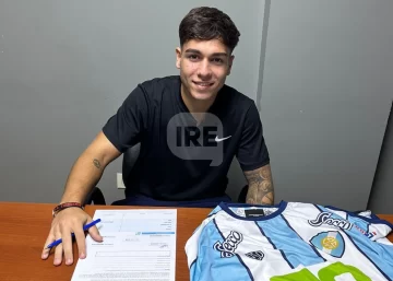 Ignacio Zapulla firmó su primer contrato y es jugador de Sol de Mayo