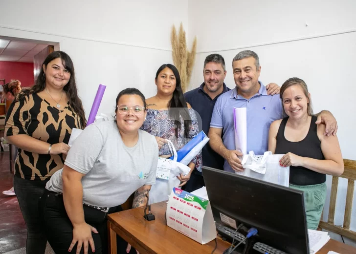 Al cole con vos: Timbues entregó 500 kits escolares para sus alumnos previo al ciclo lectivo