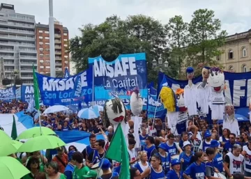 Docentes y profesionales de la salud se unieron en la lucha por mejores condiciones laborales